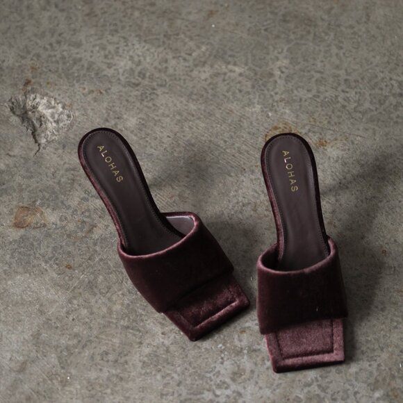 ALOHAS Puffy Heeled Velvet Sandal - Picture 1 of 1